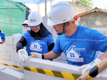 Relawan MedcoEnergi Bangun 15 Rumah Layak Huni untuk Keluarga Berpenghasilan Rendah